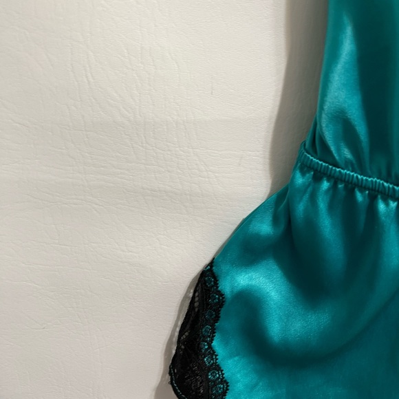 Victoria’s Secret Romper new condition. SZ M black lace a turquoise color - Picture 11 of 13